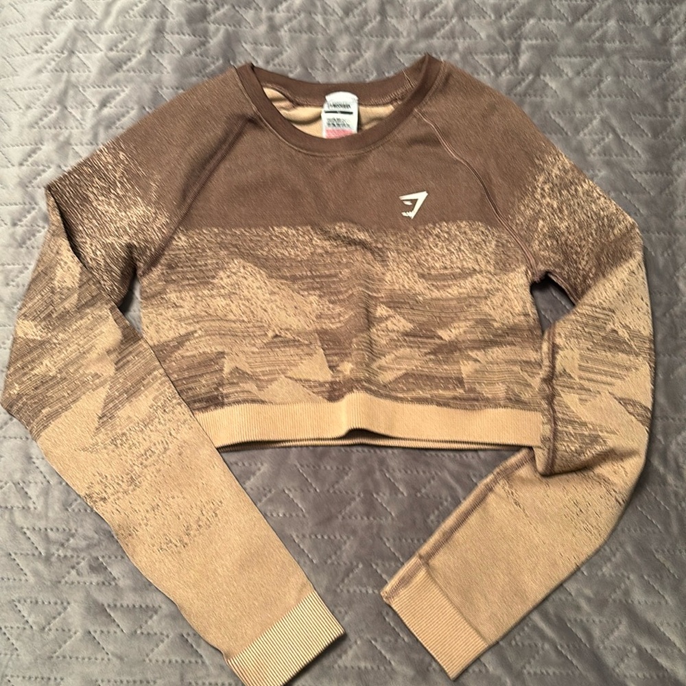 NWOT Gymshark long sleeves cropped athletic top